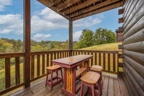 Eagles View 3 king br 3 bath no step entrance hot tub Wi-Fi game room peaceful deck griddle - image 12