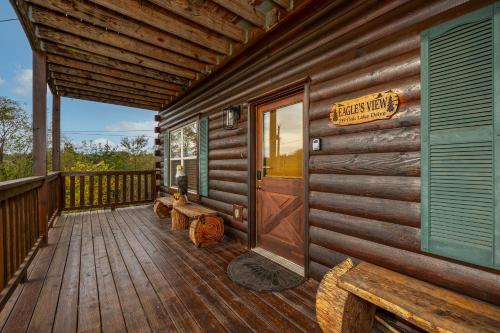 Eagles View 3 king br 3 bath no step entrance hot tub Wi-Fi game room peaceful deck griddle - image 4