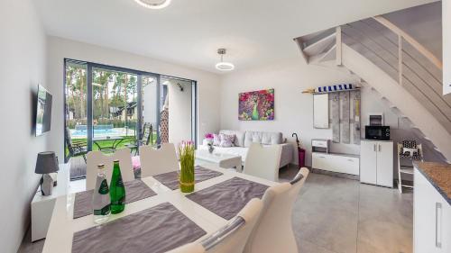 Exterior view of Prestige House Apartament - 2 sypialnie z ogrodkiem i basenem