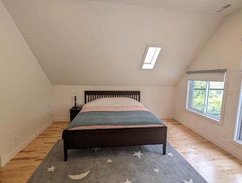 Impeccable, modern, river view, renovated cottage, Laval (photo 3)