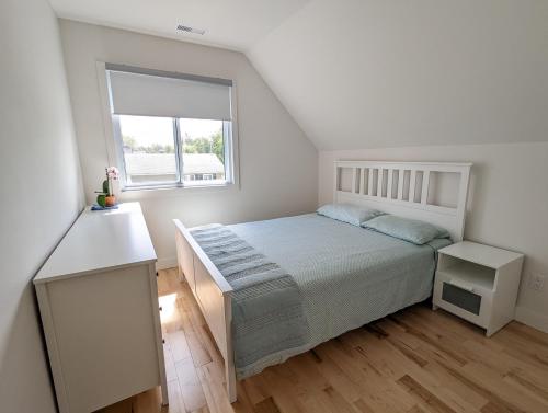 Impeccable, modern, river view, renovated cottage, Laval (photo 10)