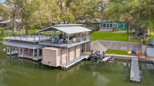 Lubinberry Lakeside Waterfront Home Hot Tub Boat Slip Jet Ski Lift in Burnet, USA