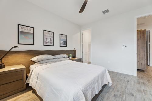 Modern 5BR Getaway, PS5 & Board Games - Port St. Lucie, Florida in Carlton, USA