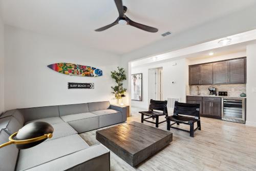Modern 5BR Getaway, PS5 & Board Games - Port St. Lucie, Florida in Carlton, USA