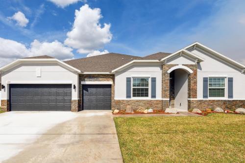 Modern 5BR Getaway, PS5 & Board Games - Port St. Lucie, Florida in Carlton, USA