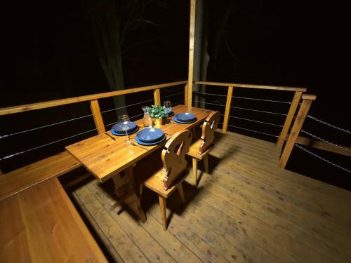 ระเบียง/ชานเรือน, Wellness Chata Hideaway se saunou a vířivkou (Wellness Chata Hideaway se saunou a virivkou) in เตรเบโชวิซ