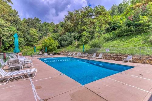 Magnolia Ridge Retreat Condo, king bedroom, full bed in upstairs loft, located on English Mountain in Sevierville, USA
