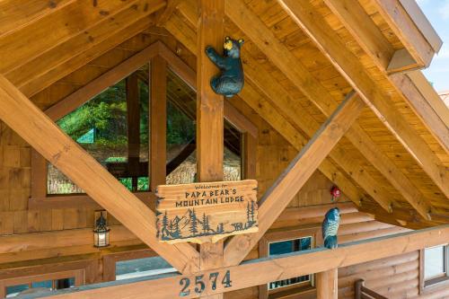 Papa Bear's Mountain Lodge