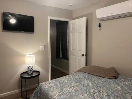 Cozy 1bed 1bath house. Short walk to the Square in Covington, USA