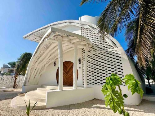 . Unique Beachfront Casa Kyma, Pool, San Crisanto, Yucatan