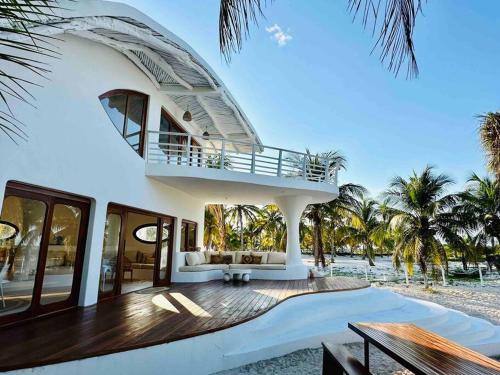 Unique Beachfront Casa Kyma, Pool, San Crisanto, Yucatan in Dzilam De Bravo