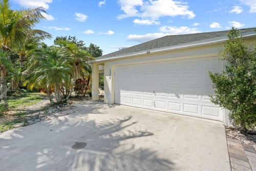 Jenson Beach 4bd 2ba home with Heated Pool