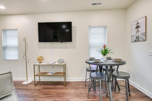 Dog-Friendly Sheboygan Home - 1 Mi to Town! in Sheboygan, USA