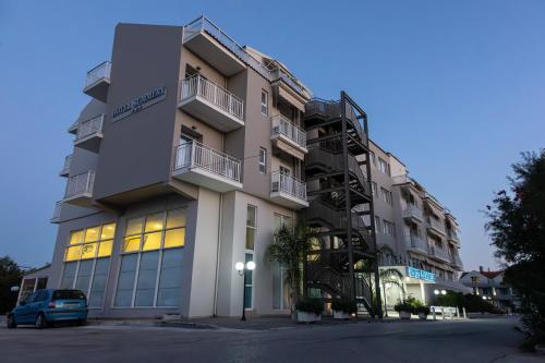 Hotel Summery - main image