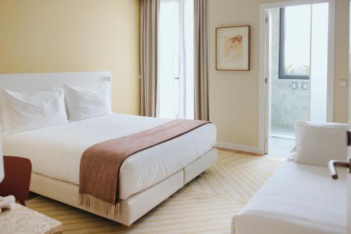 NINE DOTS Azorean Art Boutique Hotel Room Type - Superior Triple Room