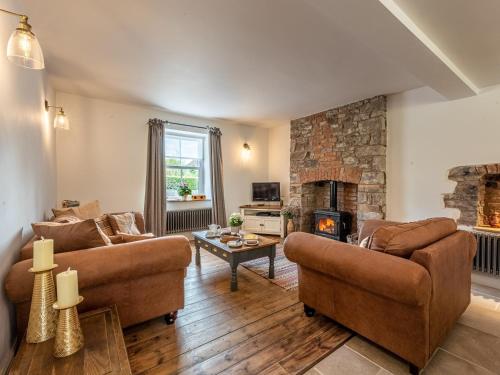 4 bed in Crickhowell 85242