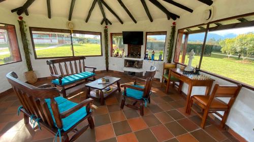 sala de TV, Villa Mariana - Casa Campestre Privada - Hasta 16 Personas in Canocas