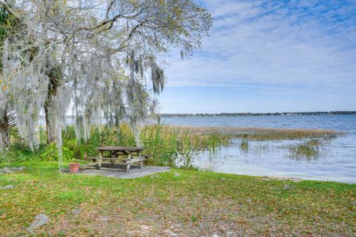 Auburndale Vacation Rental with Yard and Lake Views in Auburndale (FL)