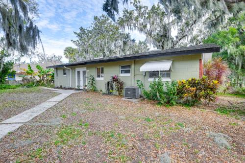 Auburndale Vacation Rental with Yard and Lake Views in Auburndale (FL)