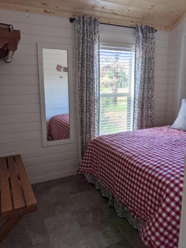 Cozy Cabin in a fun mini cabin resort!