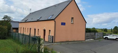 La Chaumière avec piscine privée, à 5 minutes du Mont St-Michel