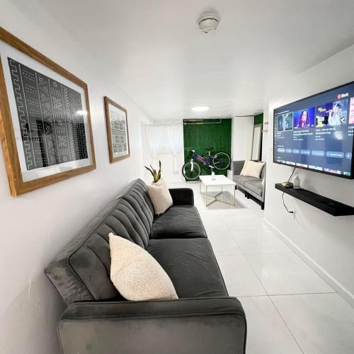 Cozy Room Bronx NY For Traveling Professionals in Williams Bridge, USA