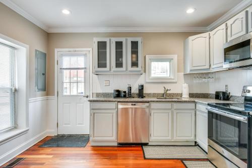 Charming Baltimore Getaway about 1 Mi to Downtown! in Baltimore, USA