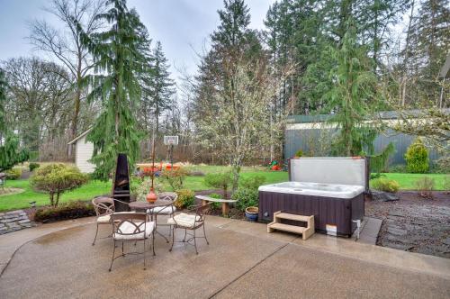 Spacious Oregon Home with Hot Tub, Fire Pit and Grill!