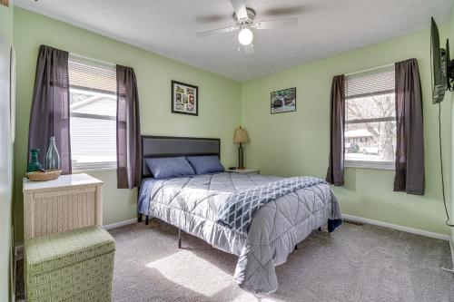 Renovated Family House Game Room, Deck and Hot Tub!