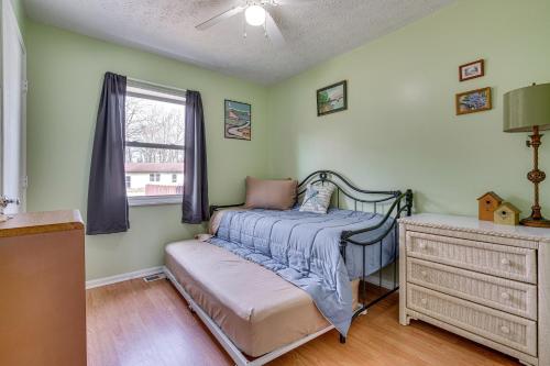 Renovated Family House Game Room, Deck and Hot Tub!