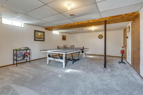 Renovated Family House Game Room, Deck and Hot Tub!