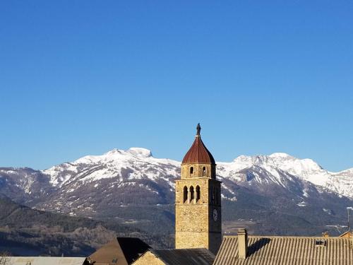 Grande maison familiale en Ubaye gîte à louer Faucon-de-Barcelonnette