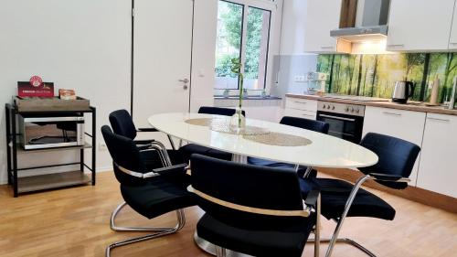 Létesítmények, 135m²-Apartment I max. 8 Gäste I Zentral I Küche I Balkon I Parken I WLAN (135m²-Apartment I max. 8 Gaste I Zentral I Kuche I Balkon I Parken I WLAN) in Lünen