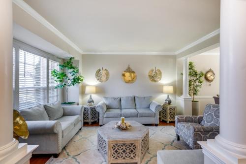 Spacious Woodbridge Home Near Leesylvania Park! Spacious Woodbridge Home Near Leesylvania Park!