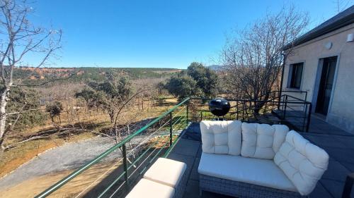 Balkons/terase, La Lumbre: encanto con piscina todo el año (La Lumbre: encanto con piscina todo el ano) in Castillejo de Mesleón