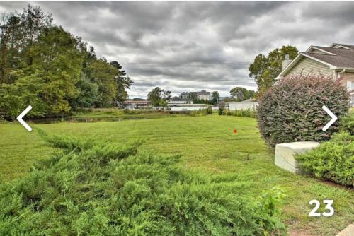 Lakepointe Town home close to track and lake in Hot Springs, USA