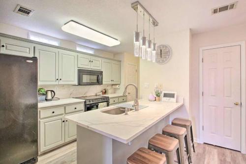 Lakepointe Town home close to track and lake in Hot Springs, USA