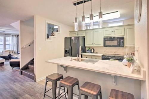 Lakepointe Town home close to track and lake in Hot Springs, USA