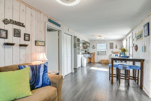 Vibrant Beach Escape with Yard 1 Mi to Fish and Swim! - image 6