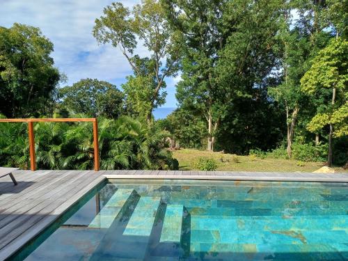 Lodge belle nature, piscine privée, grand jardin, 900 m de la plage de grande anse - Location, gîte - Deshaies