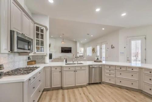 Luxury 5BR Villa Pool Hot Tub RV Friendly, Las Vegas (foto 6)