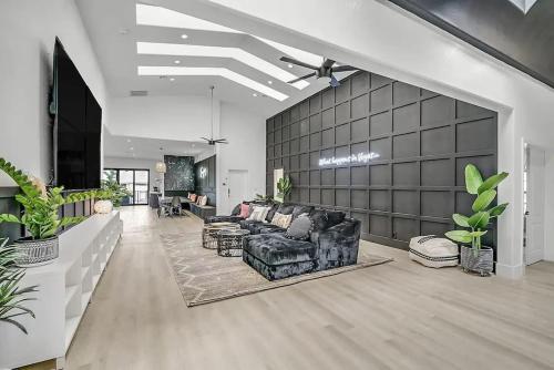8000sf 7BR Villa Casita Pool Spa Gym & Games, Las Vegas (zdjęcie 8)