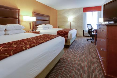 2 queen beds
