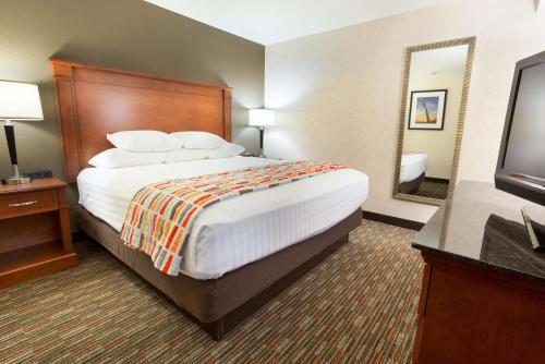 Drury Inn & Suites St. Louis Creve Coeur