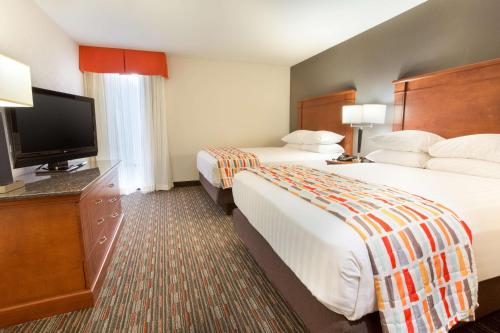 Drury Inn & Suites St. Louis Creve Coeur