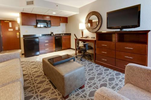King Suite with Sofa Bed and Kitchenette – High Floor