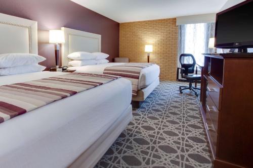 2 queen beds