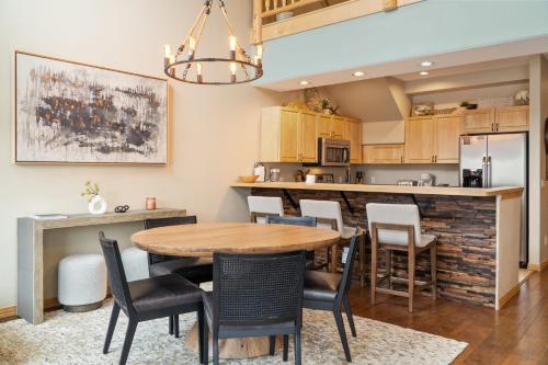 The Spacious Corral Steps to Lifts and Main St image