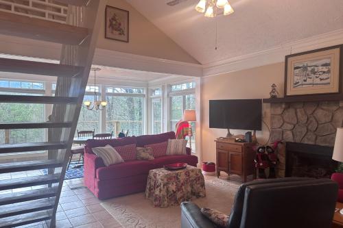 Daisys Enchanted Cottage in Gatlinburg, USA