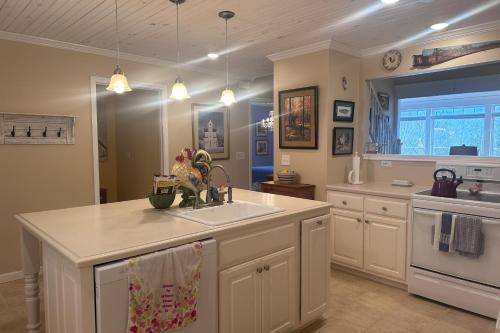Daisys Enchanted Cottage in Gatlinburg, USA